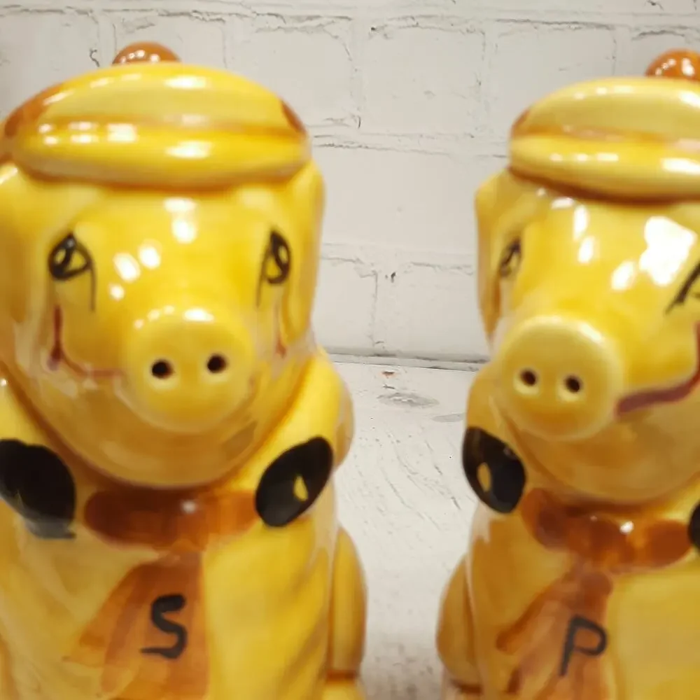 Vintage‎ Ceramic Big Pigs Salt & Pepper Shaker Set Yellow & Brown Pig Decor